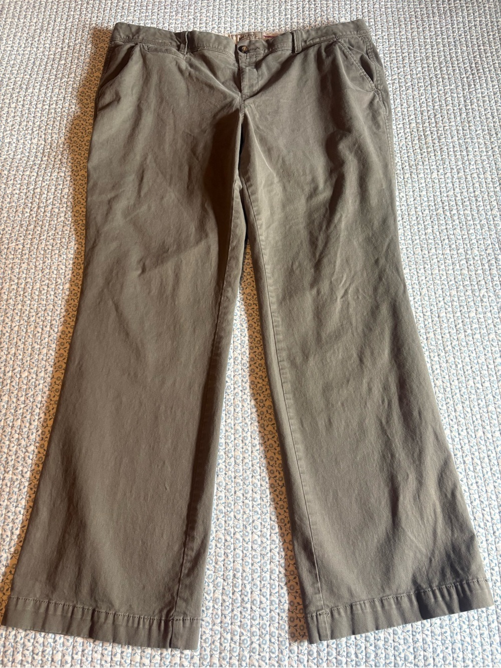 Old Navy Women's Bootcut Favorite Low Rise Khakis